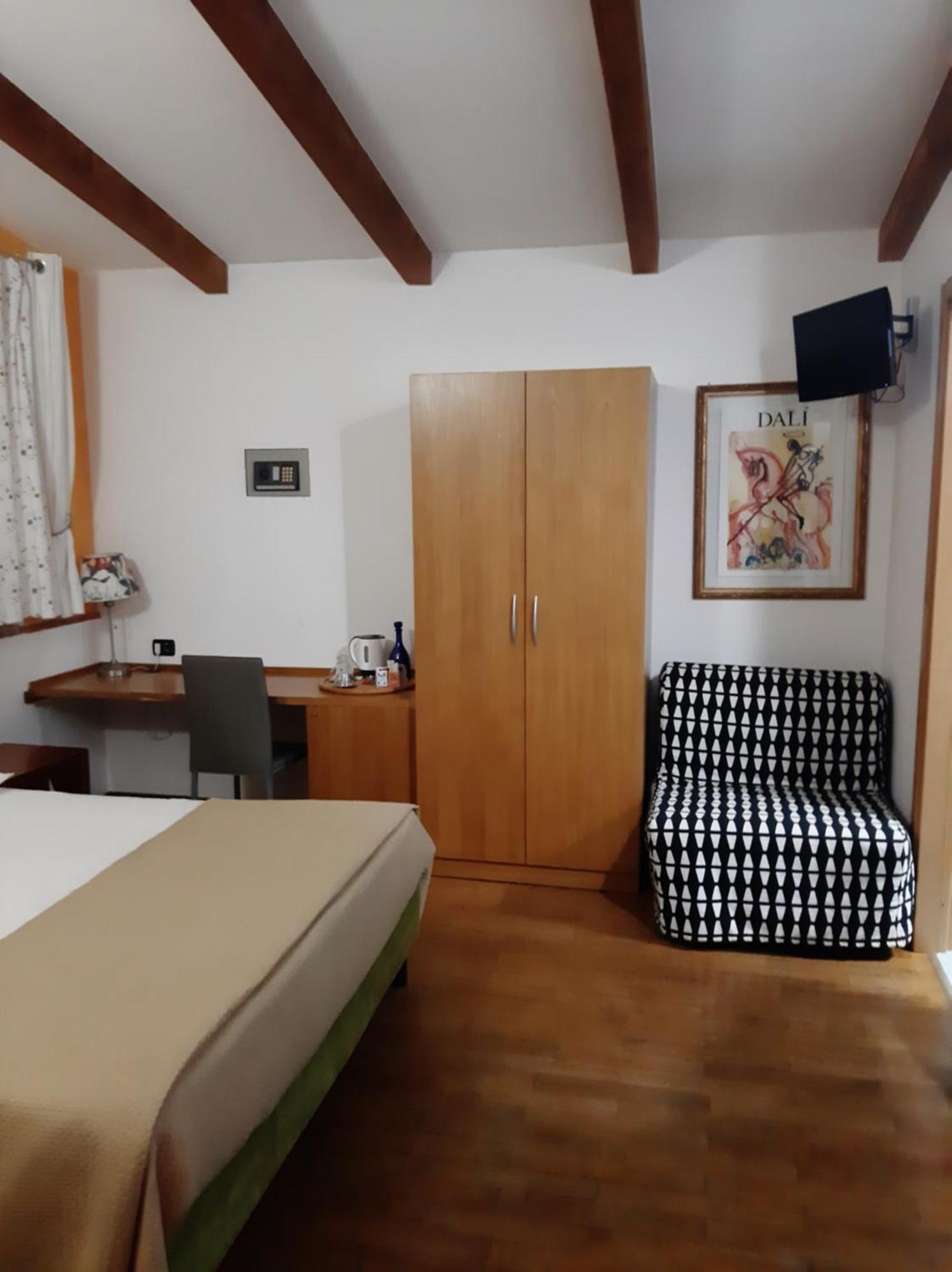 Mola Bed & Breakfast 3*
