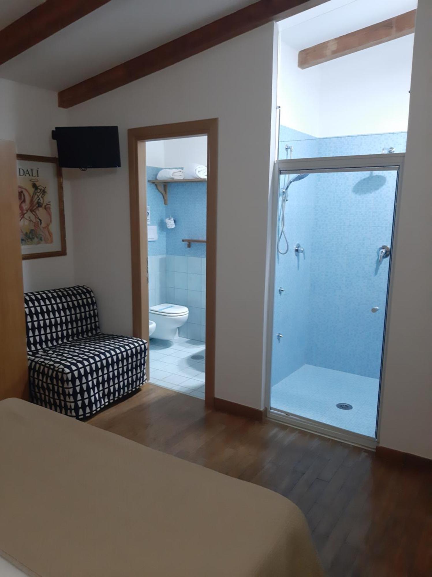 Mola Bed & Breakfast 3*